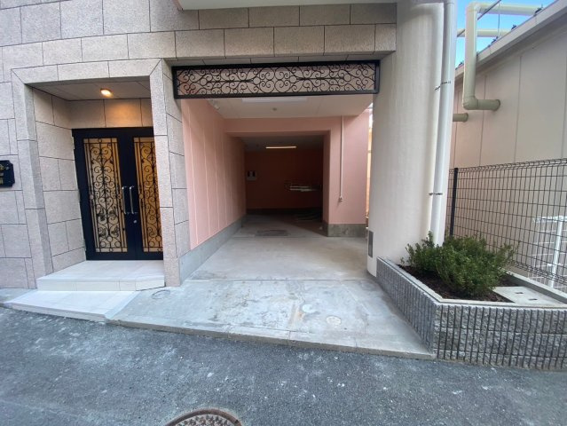 ザ・サンクタス宝塚駅前のエントランス|ゆとりのあるエントランスです