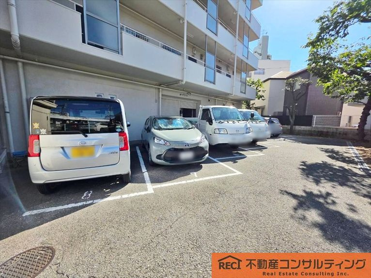 パインハイツ住吉の駐車場