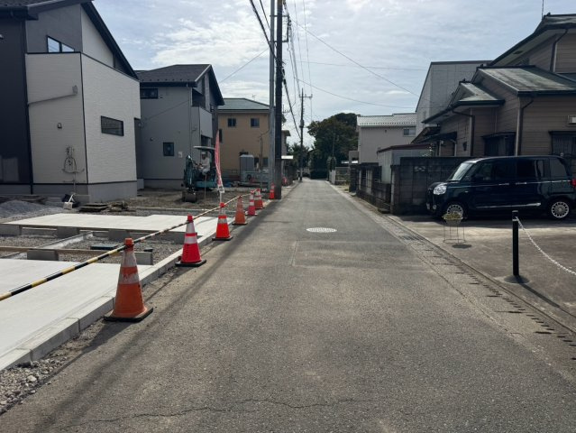 リガーレ　宇都宮市石井町6期 3号棟の前面道路含む現地写真