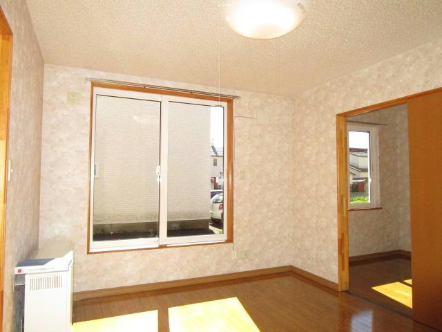 釧路市幸町１３丁目のアパートの居間・リビング