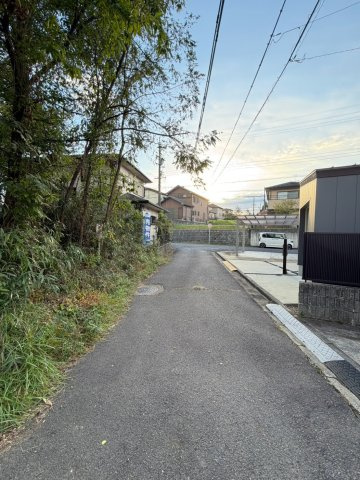 さつき台１番町　売地の前面道路含む現地写真