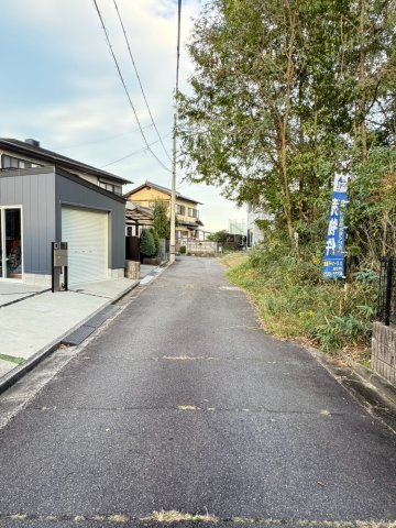 さつき台１番町　売地の前面道路含む現地写真