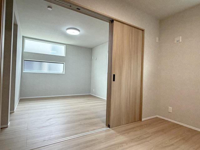 販売予定【長久手市仲田 C号棟】LDK21帖超×収納充実のその他|D号棟：4.5帖洋室（主寝室との間は可動式間仕切り）