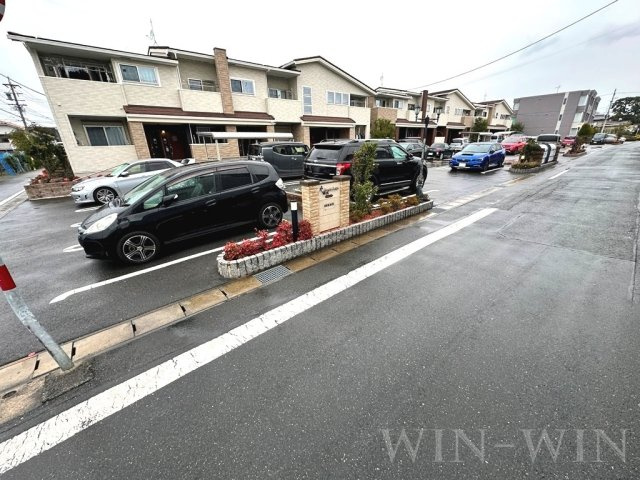 ロイヤルイースト Aの駐車場