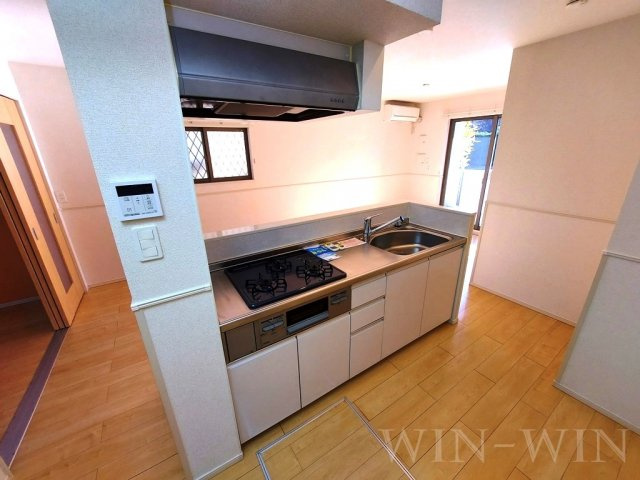 ロイヤルイースト Aのキッチン|イメージ（同建物内別部屋の写真です）