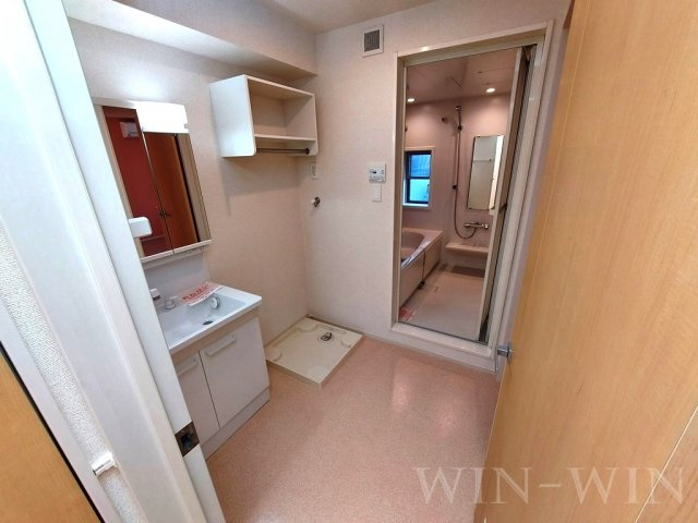 ロイヤルイースト Aの洗面所|イメージ（同建物内別部屋の写真です）