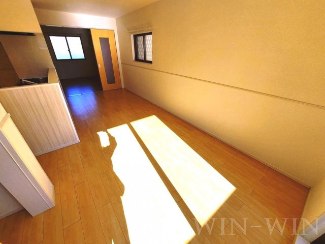 ロイヤルイースト Aの居間・リビング|イメージ（同建物内別部屋の写真です）