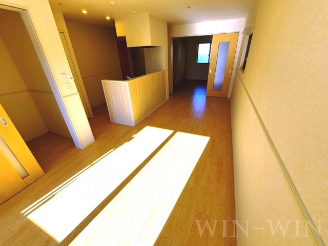 ロイヤルイースト Aの居間・リビング|イメージ（同建物内別部屋の写真です）