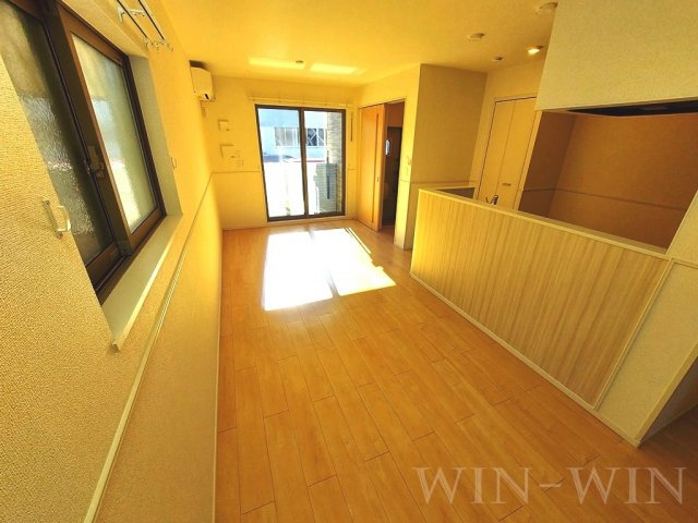 ロイヤルイースト Aの居間・リビング|イメージ（同建物内別部屋の写真です）