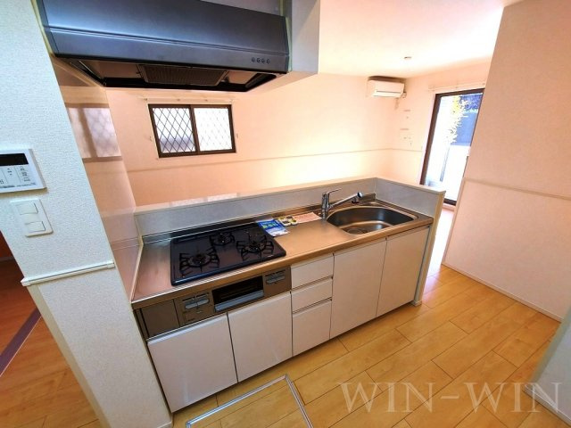 ロイヤルイースト Aのキッチン|イメージ（同建物内別部屋の写真です）