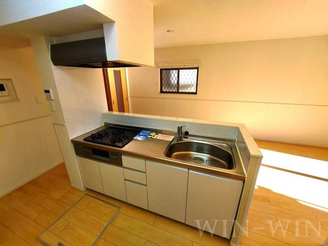 ロイヤルイースト Aのキッチン|イメージ（同建物内別部屋の写真です）