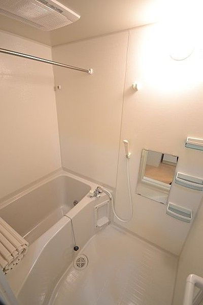 コルニーチェ小石川の浴室