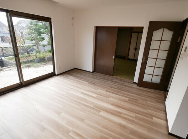 緑区森前借家の居間・リビング
