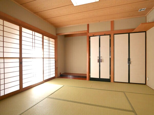 緑区森前借家の寝室