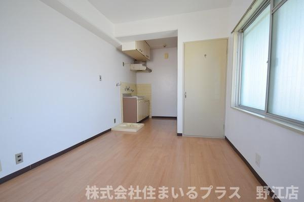 さくらビルの洋室