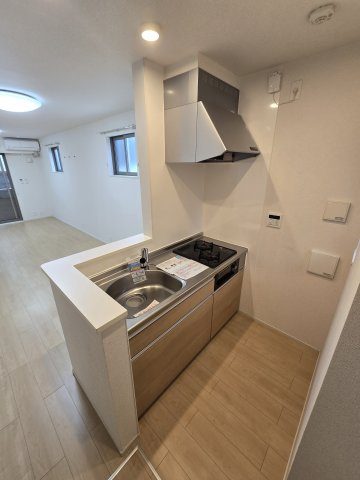 アロッジオ長岡京のキッチン|グリル付カウンターシステムキッチン。作業幅が広く自炊も快適