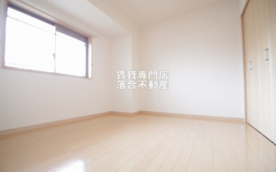 【寝室】 | コロッサル六地蔵 | 使い勝手のいいお部屋