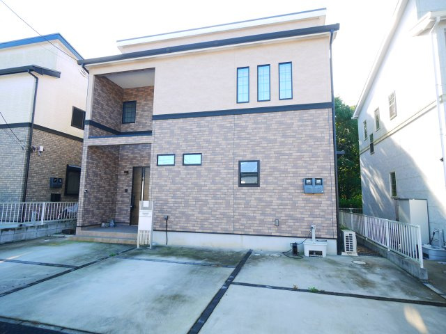 東金市八坂台5　中古戸建の外観|令和5年2月築3LDk+ユーティリティ 駐車3台可 オール電化・EV充電設備付 本下水