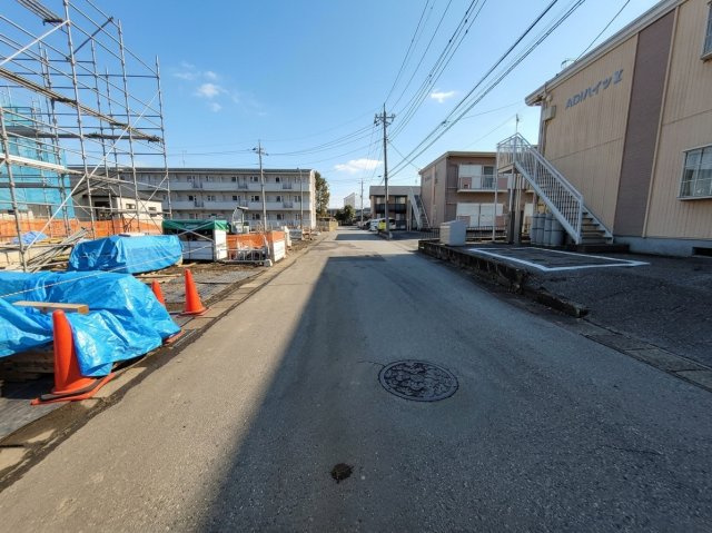 【ブルーミングガーデン】宇都宮市下岡本町の前面道路含む現地写真|〇分譲地〇
前面道路はゆとりの6ｍ幅。
車の出し入れもスムーズで、来客時も安心♪
開放感のある街並みに、暮らしやすさが広がります！
※2026年10月撮影