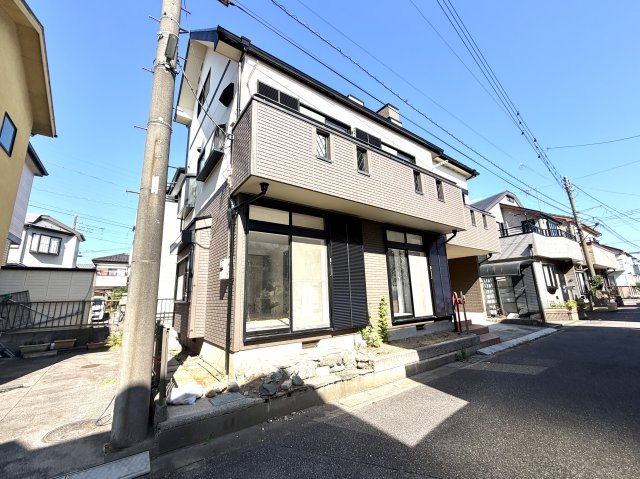 越谷市大林　中古戸建の外観|職人の手で細部まで丁寧に仕上げているリフォーム現場。築年数を感じさせない綺麗な空間へ変化します。