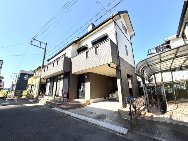 越谷市大林　中古戸建の外観|完成直前につき、まもなく現地での完成お披露目が可能です。事前に内覧のご予約も承っております。