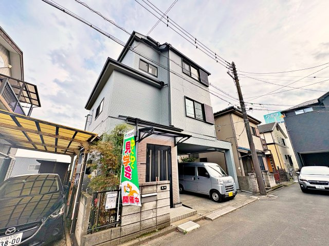 《仲介手数料半額》川越市大仙波　中古戸建の前面道路含む現地写真