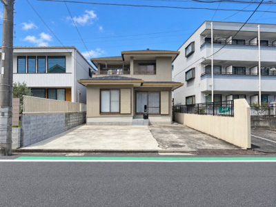 【外観】 | ◆青葉区鴨志田町　中古戸建◆ | ◆一戸建てを中心とした街並みが整然と続き、周辺は高い建物が建っていないので、緑の多い閑静な趣を感じる環境です。街並みや周辺環境も重要なポイントです！！