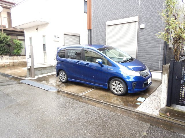 志木市中宗岡２丁目中古住宅の駐車場
