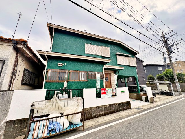 《仲介手数料半額》川越市かし野台2丁目　中古戸建ての前面道路含む現地写真