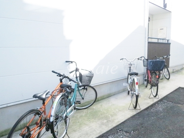 アシスト十条マンションのその他共用部分|自転車はこちらに置かれています☆