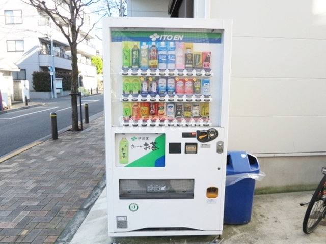 アシスト十条マンションのその他|敷地内に自動販売機あります☆