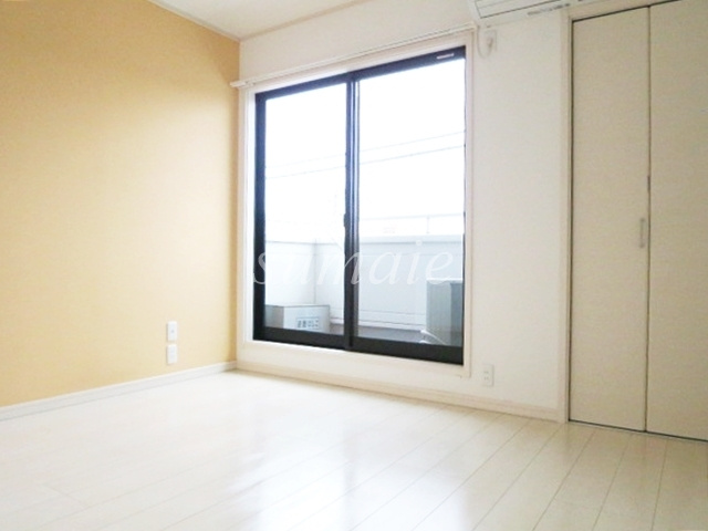 アシスト十条マンションの居間・リビング|明るいお部屋です☆