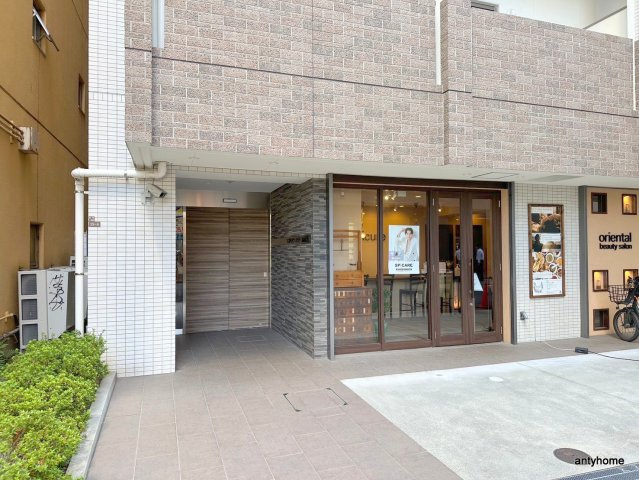 エスパシオコモド大阪新町　仲介手数料無料のエントランス