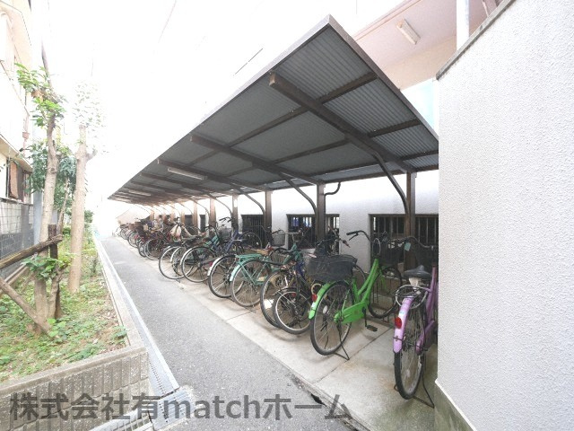 ロイヤル千里丘　の駐車場