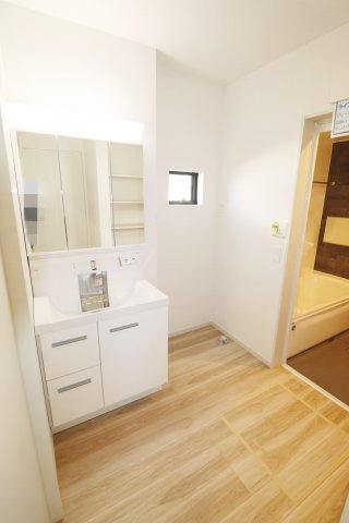 郡山市安積町長久保3丁目（全1棟）　　　 １号棟　　　安積第３小学校、安積第２中学区　の洗面所|※同社施工例