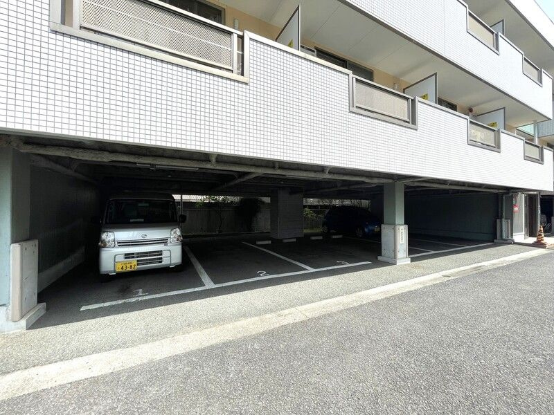 フォルテシムラＢの駐車場