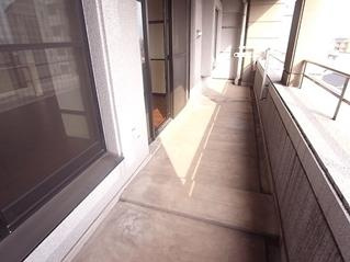 ニューリバー九工大駅前のバルコニー