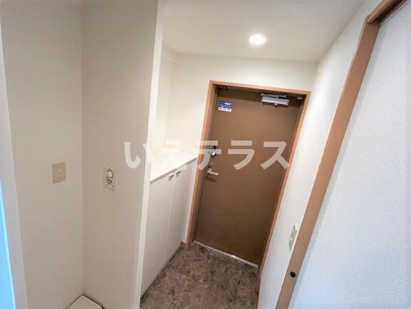 レジディア三宮東の玄関
