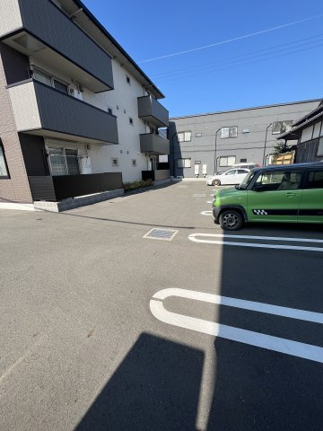 コンフォール古閑上の駐車場