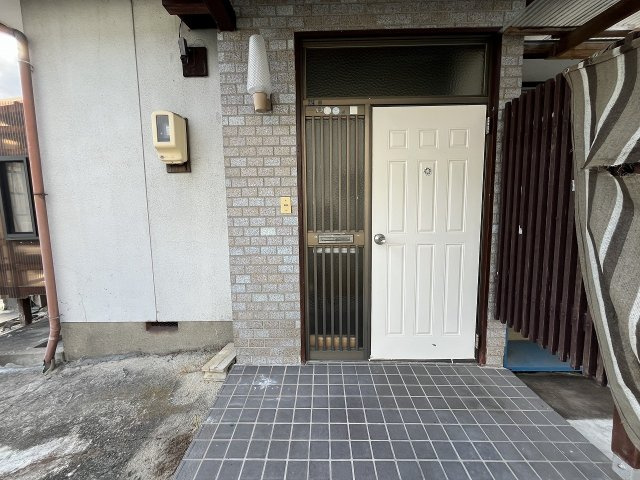 中古住宅　伏屋2丁目の玄関
