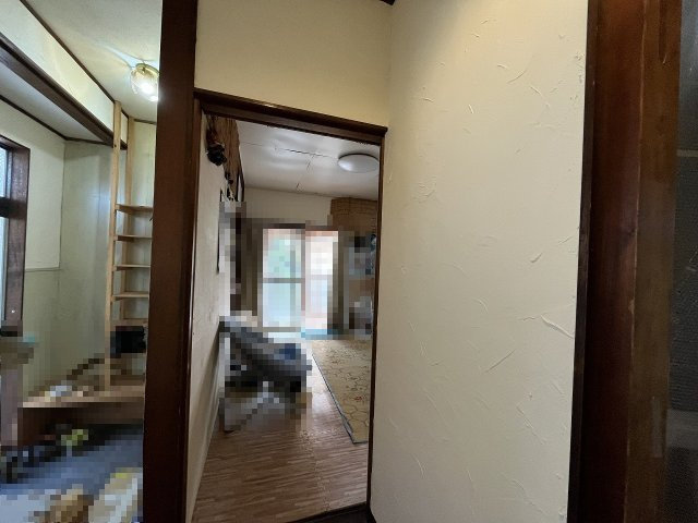 中古住宅　伏屋2丁目の内装|玄関から洋室