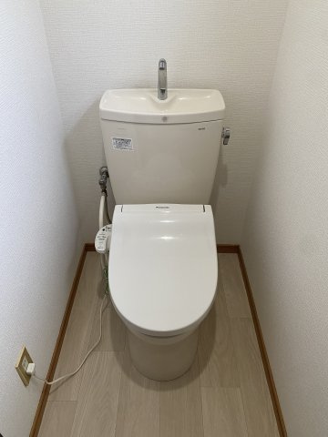 吉野町　中古戸建てのトイレ|1階の温水洗浄便座トイレです。