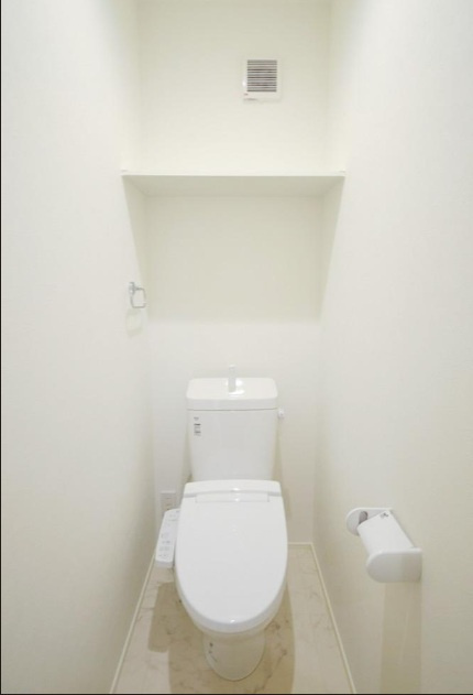 高知市百石町４丁目　新築戸建　⑭　【全6区画】のトイレ|温水洗浄便座トイレを2階にも設置！夜間に1階へ降りなくて済みます。※施工事例です。実際とは異なります