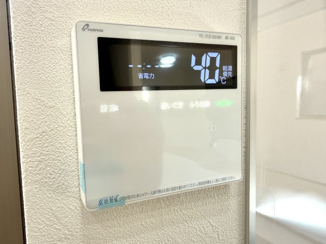 越谷市南荻島　中古戸建の発電・温水設備|清潔感のあるシンプルなフラットデザイン。サッと拭くだけでお手入れができ、浴室にすっきり馴染みます。