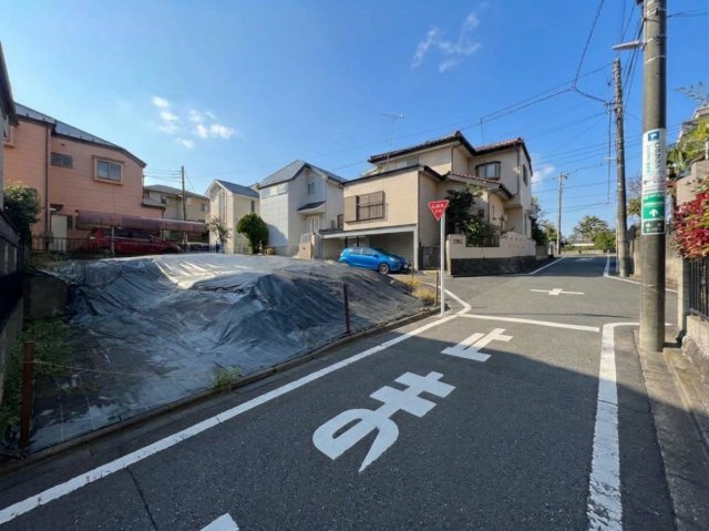 多摩市諏訪１丁目の前面道路含む現地写真