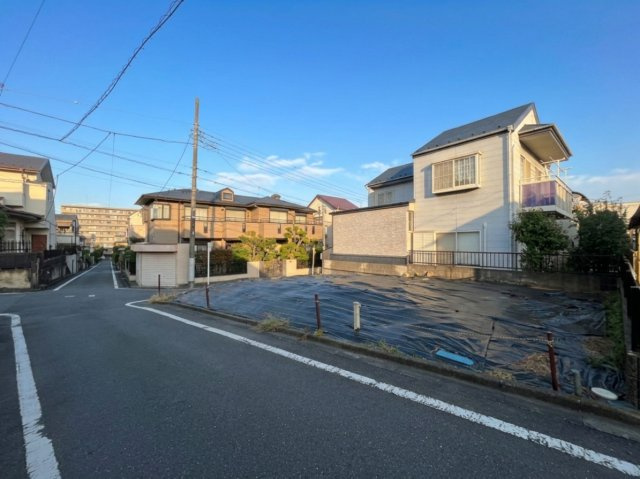 多摩市諏訪１丁目の前面道路含む現地写真