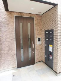 ラシーネのエントランス|清潔なエントランスです