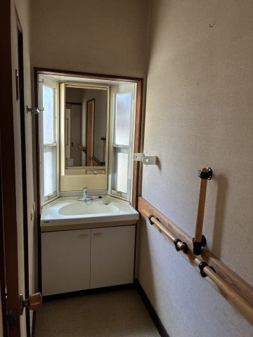 吉浦東本町　戸建ての洗面所|コンパクトで使いやすい洗面所