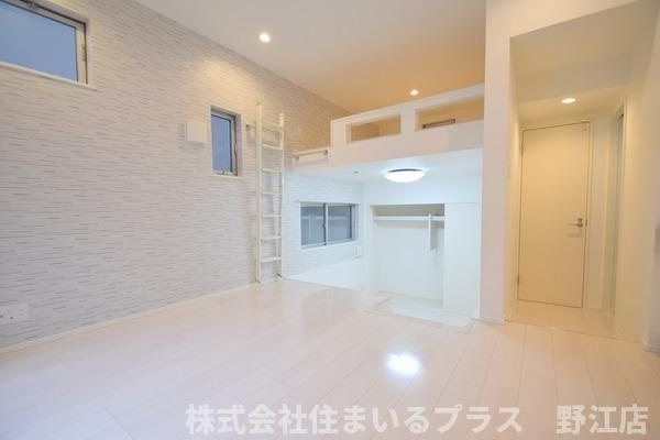 大阪市旭区清水１丁目のアパートの居間・リビング