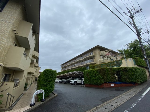 ハイラーク双ヶ丘　弐番館の外観